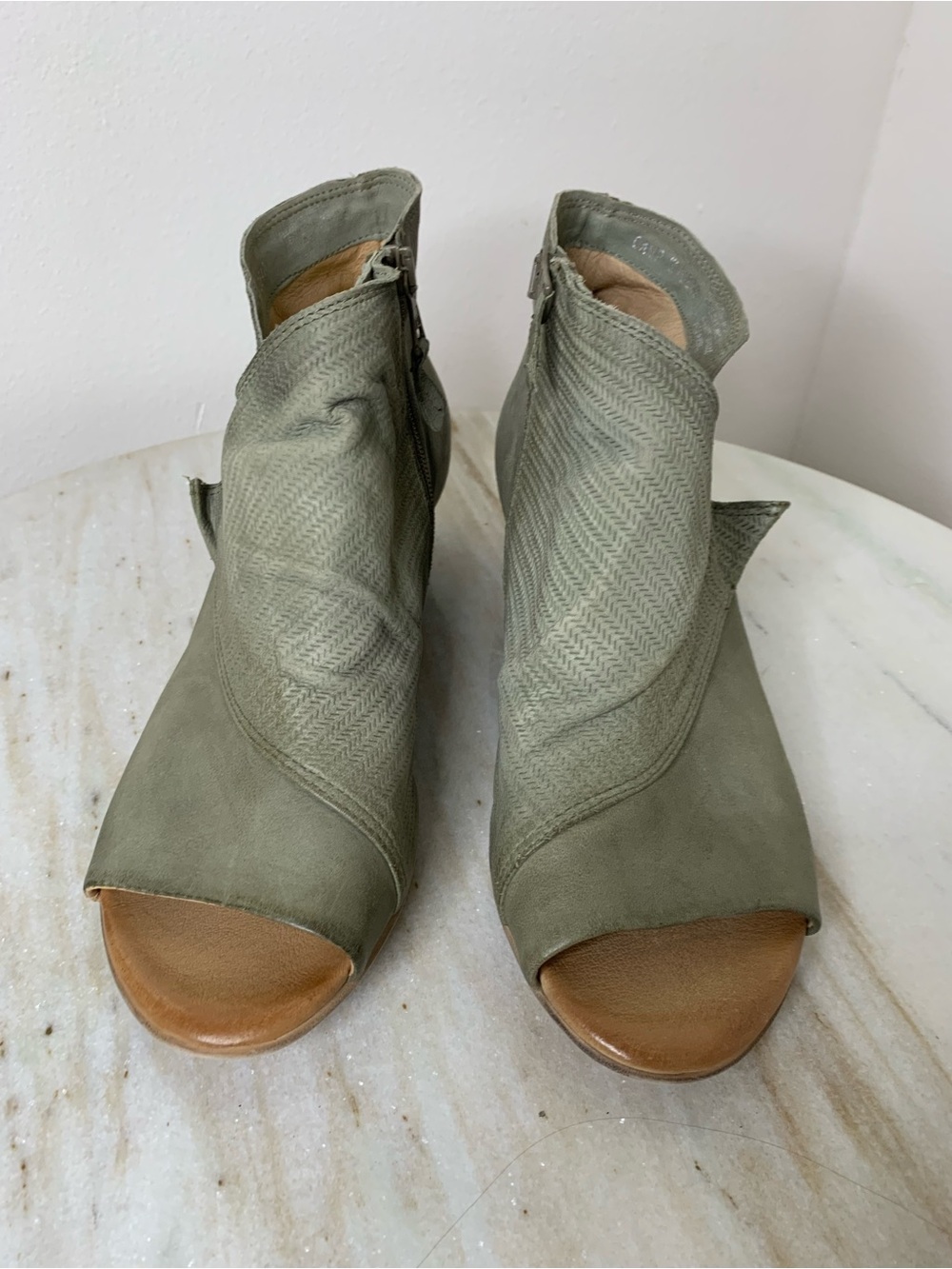 Miz Mooz sandal bootie sz 9 NWOB “Camp” sage Green Open-Toe